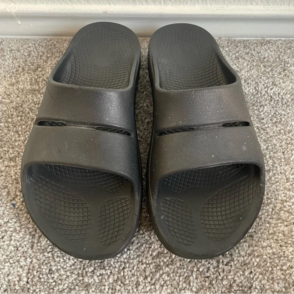 OOFOS OOahh Recovery Slides Sandals Womens 11 Mens 9 Black Sport Flex Comfort